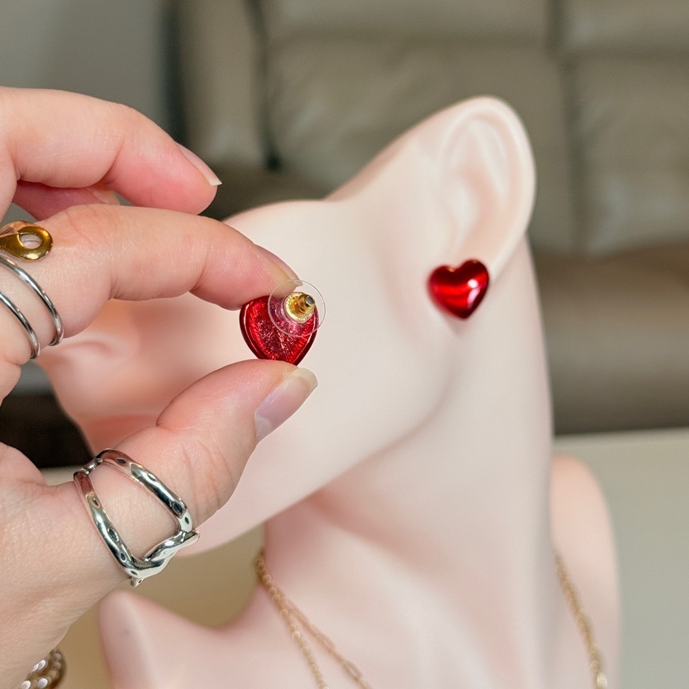 ⚜️ Red Heart Shaped Earrings - Picture 7 of 11